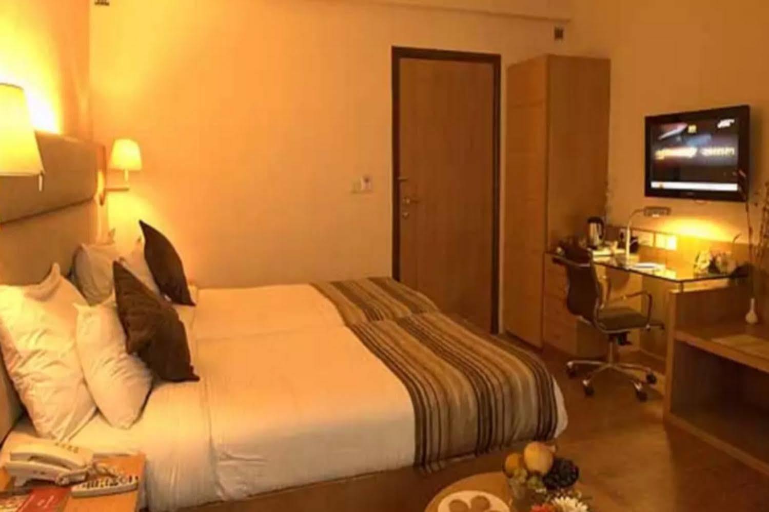 The Manor Bareilly By Leisure Hotels מראה חיצוני תמונה